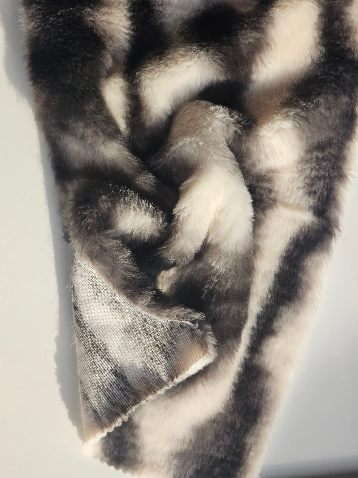 Faux Fur Echo - Off White/Charcoal